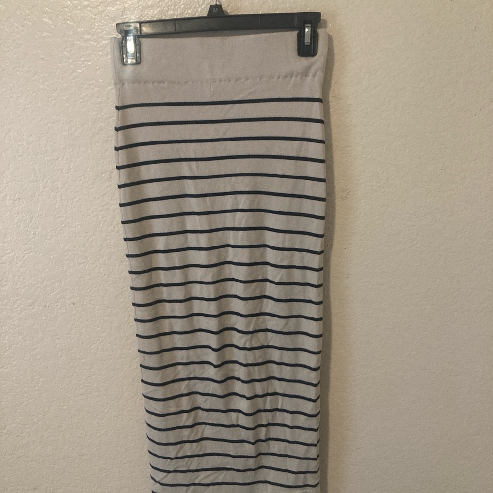 Chic Button-Front Striped Pencil Skirt small tear in lining not visible - Picture 2 of 4